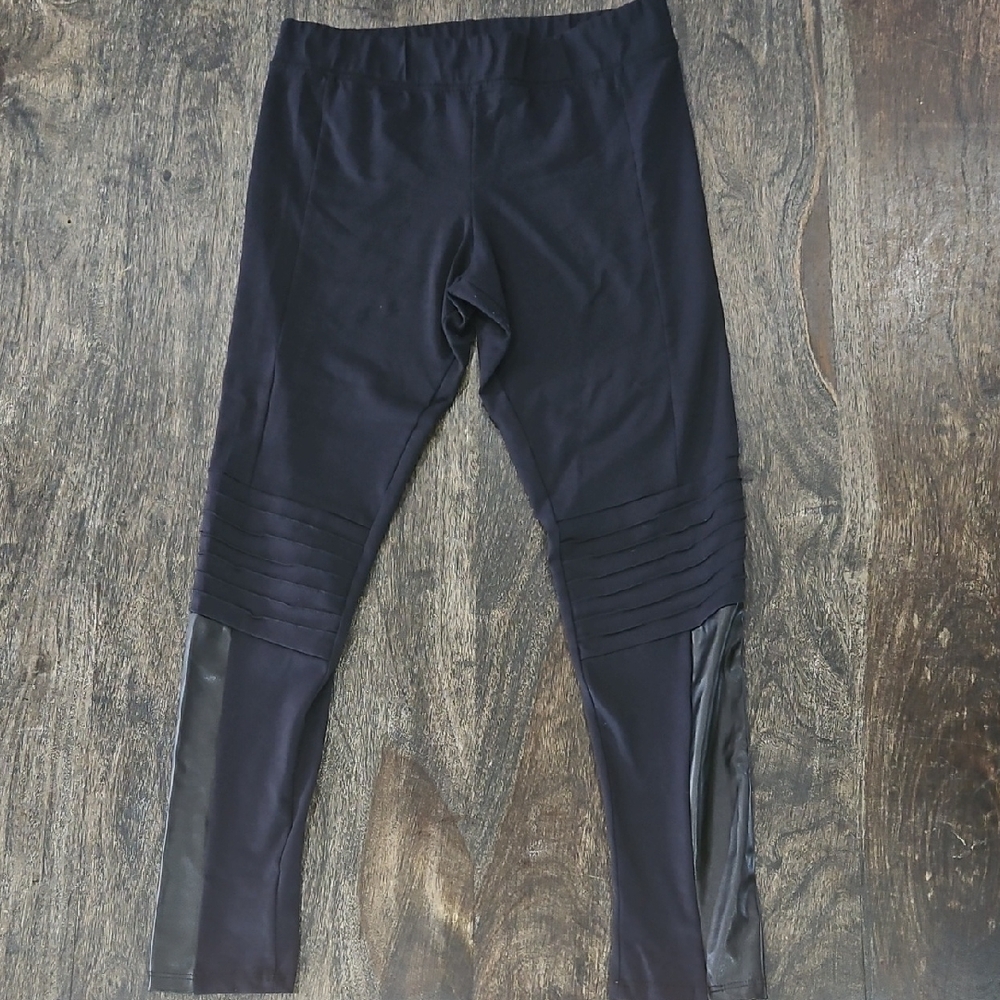Black Leggings, Medium